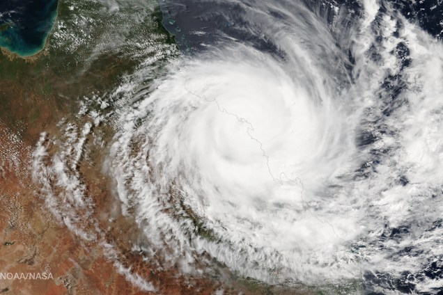 Imagem de satélita mostra o ciclone Debbie sobre a região do estado de Queensland, na Austrália - 29/03/2017
