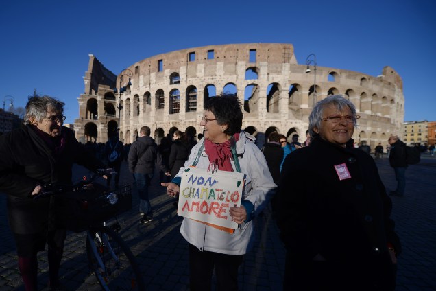 Mulheres marcham pela igualdade de direitos durante manifestação pelo Dia Internacional da Mulher em Roma, na Itália - 08/03/2017