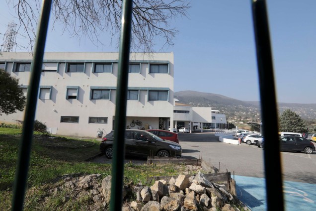 Vista da escola Tocqueville depois de um tiroteio que deixou ao menos oito pessoas, em Grasse, sul da França - 16/03/2017