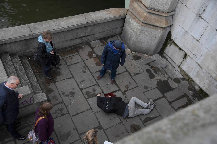 Homem fica ferido após incidente com tiros na ponte de Westminster em Londres - 22/03/2017