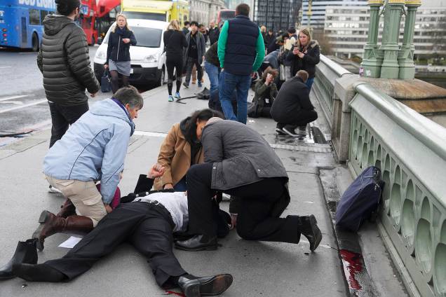 Feridos após tiroteio perto da ponte de Westminster em Londres, Inglaterra - 22/03/2017