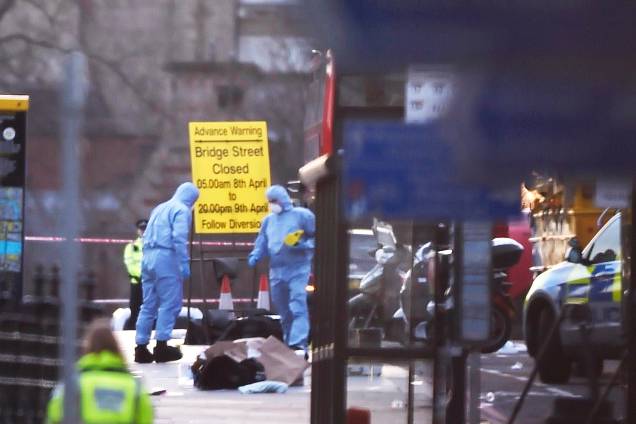 Perícia isola a área após incidente com tiros nos arredores do Parlamento em Londres - 22/03/2017