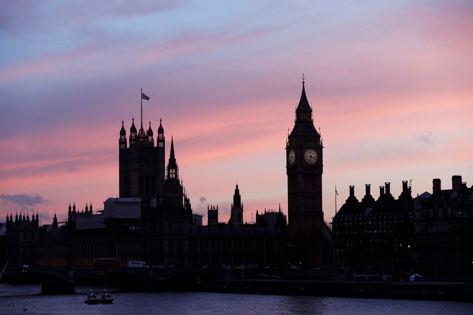 Polícia isola a área após incidente com tiros nos arredores do Parlamento em Londres - 22/03/2017