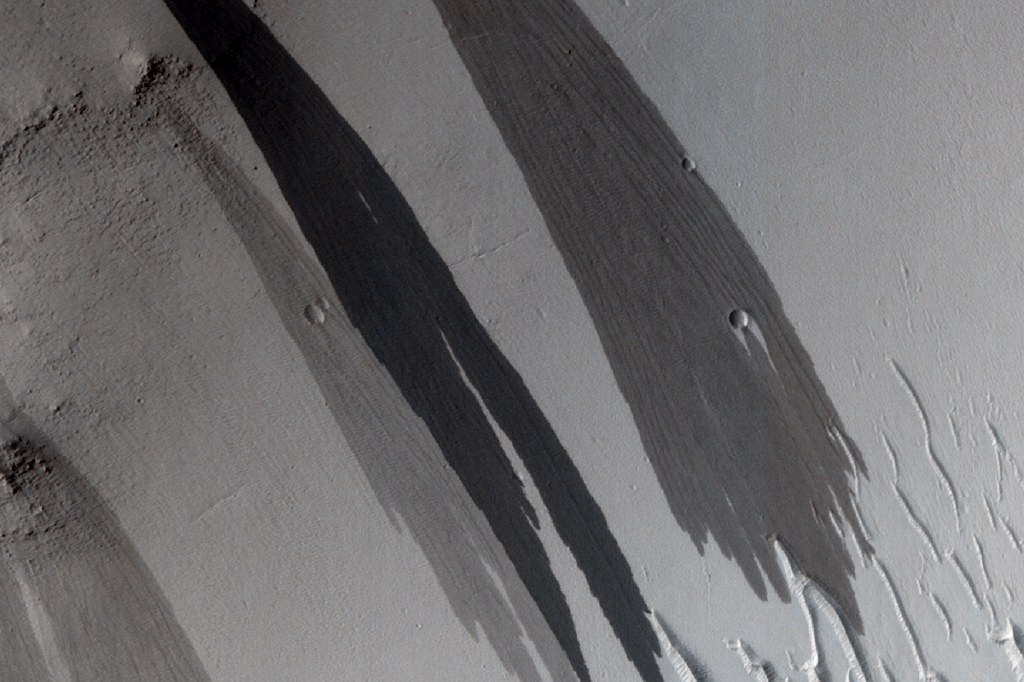 Corrente de água misteriosa em Marte pode ser só fluxo de areia