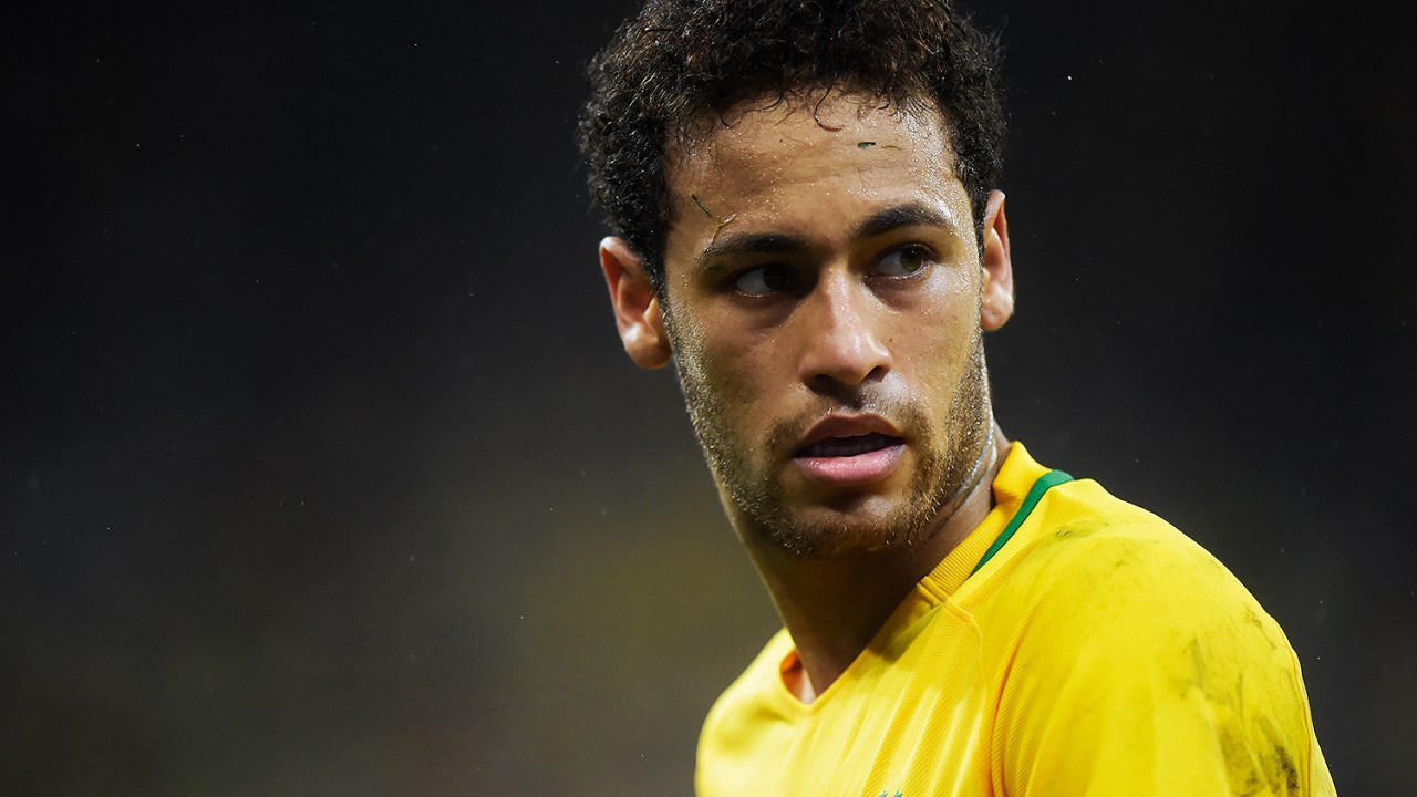 Neymar negocia com PSG
