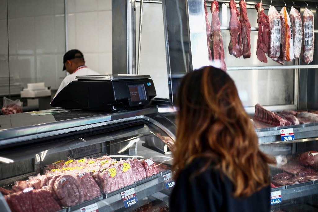 Carnes em um açougue em São Paulo - 20/03/2017