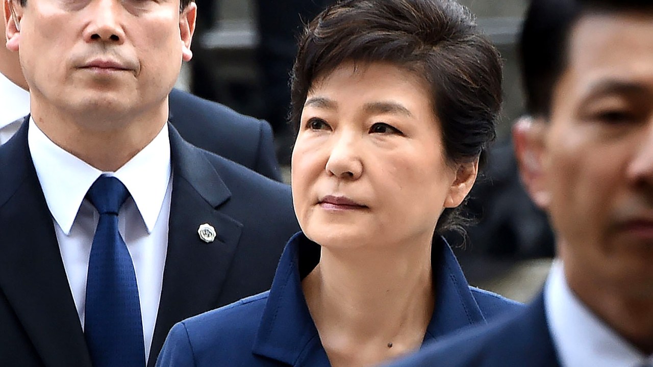 Park Geun-hye, ex-presidente da Coréia do Sul, indo para a audiência que decidirá se ela será presa por corrupção e abuso de poder - 30/03/2017