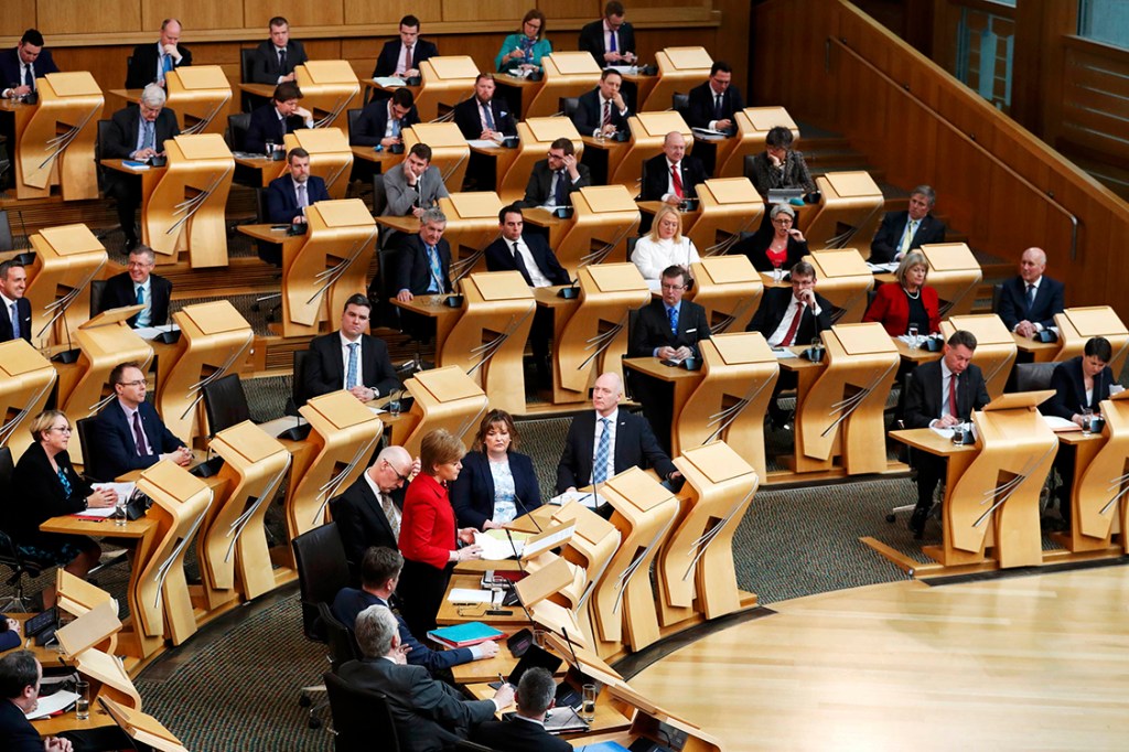 Parlamento escocês vota referendo em Edinburgh, Reino Unido