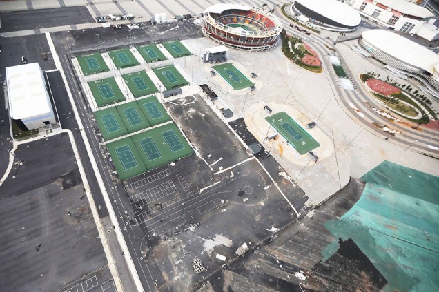 Quadras de tênis no  Olímpico da Rio 2016, abandonado 7 meses após os jogos