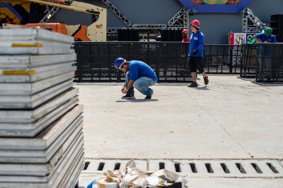 Últimos preparativos para o Lollapalooza 2017 no autódromo de Interlagos, Zona Sul de São Paulo