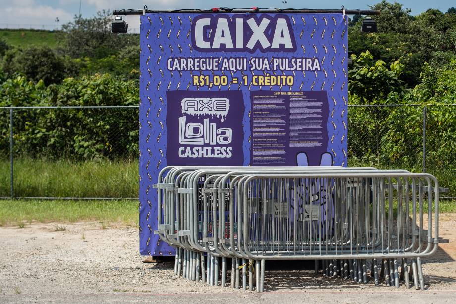 Últimos preparativos para o Lollapalooza 2017 no autódromo de Interlagos, Zona Sul de São Paulo