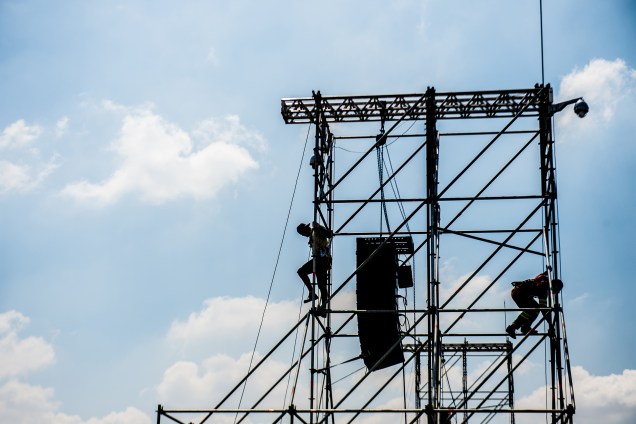 Últimos preparativos para o Lollapalooza 2017 no autódromo de Interlagos, Zona Sul de São Paulo