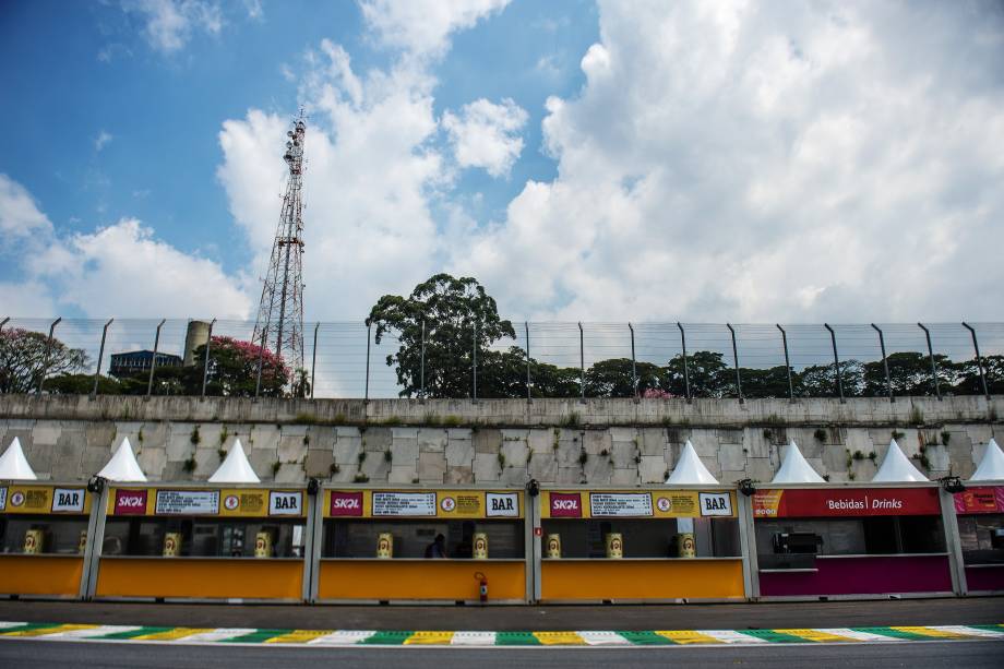 Últimos preparativos para o Lollapalooza 2017 no autódromo de Interlagos, Zona Sul de São Paulo