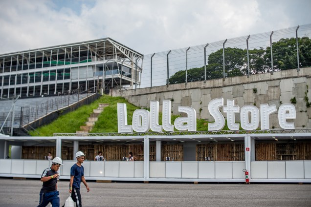 Últimos preparativos para o Lollapalooza 2017 no autódromo de Interlagos, Zona Sul de São Paulo