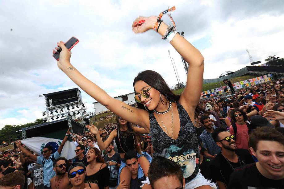 Público no segundo dia do Festival Lollapalooza 2017 no autódromo de Interlagos, em São Paulo