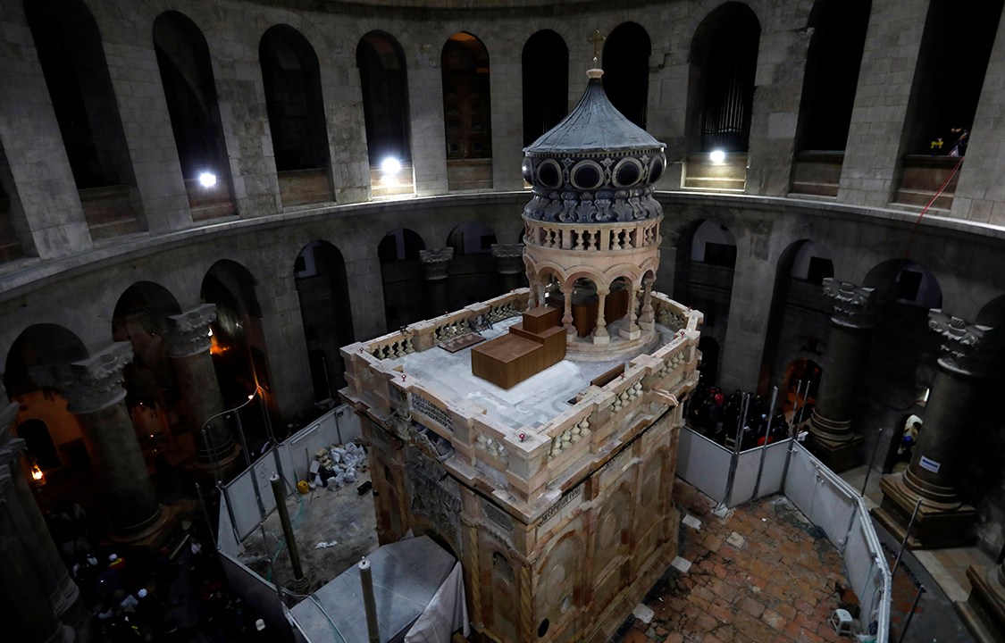 Santo Sepulcro é reinaugurado após reformas, em Jerusalém