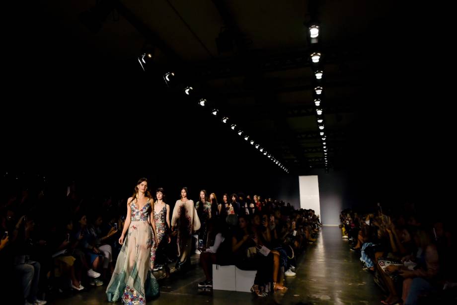 Desfile da estilista Fabiana Milazzo durante a São Paulo Fashion Week N43, na Bienal do Ibirapuera