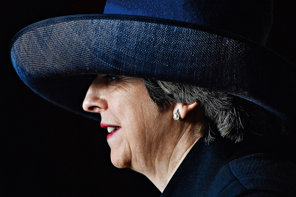 OPÇÃO DURA - Theresa May, a premiê britânica, tem dois anos para negociar a saída e um substituto do mercado comum