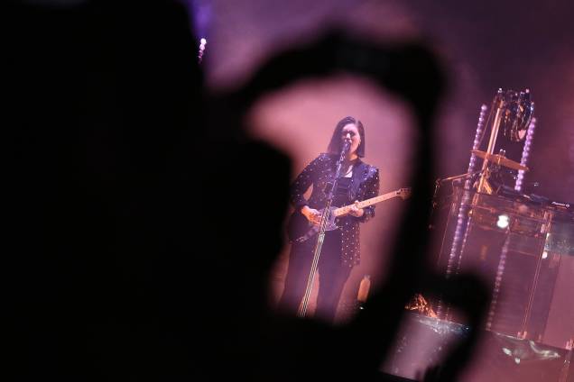 Romy Madley Croft da banda britânica The xx, na primeira noite do Lollapalooza, no autódromo de Interlagos Romy Madley Croft da banda britânica The xx, na primeira noite do Lollapalooza, no autódromo de Interlagos