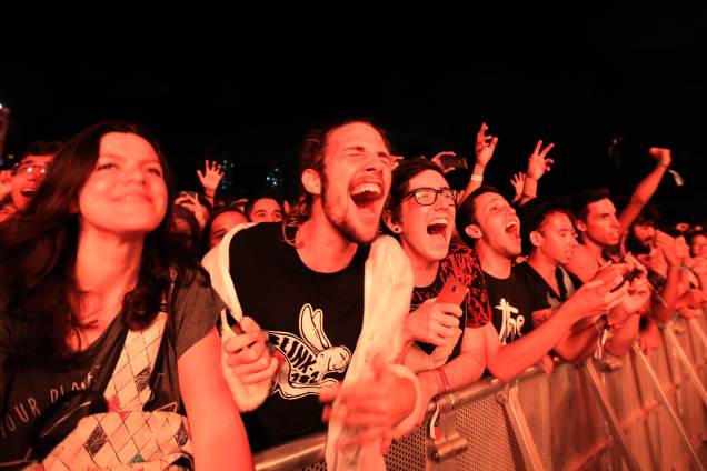 Público durante o show do The XX na primeira noite do Lollapalooza, no autódromo de Interlagos Público durante o show do The XX na primeira noite do Lollapalooza, no autódromo de Interlagos