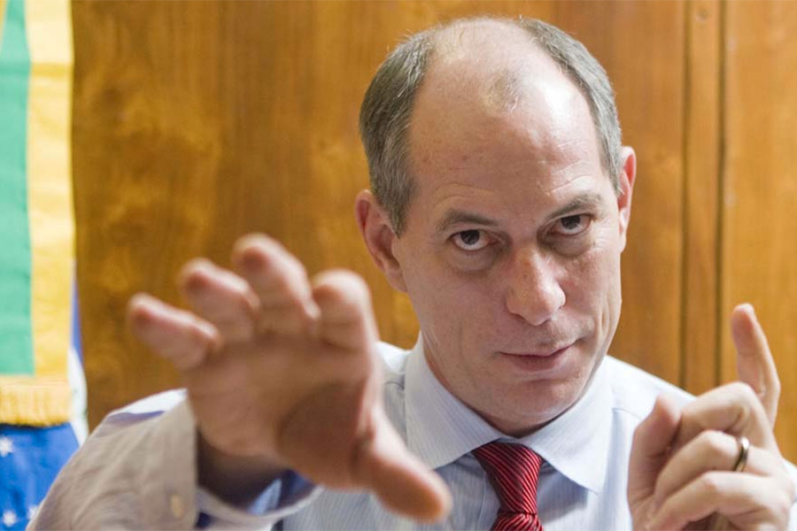 Ciro prova que resolve na bala e d um tiro no pr prio p VEJA