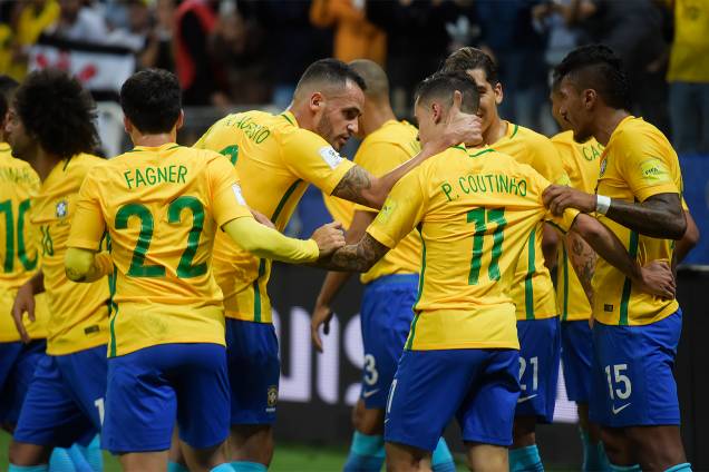 Brasil vence o Paraguai no Itaquerão Brasil vence o Paraguai no Itaquerão