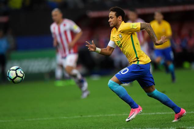 Neymar durante partida contra o Paraguai no Itaquerão Neymar durante partida contra o Paraguai no Itaquerão