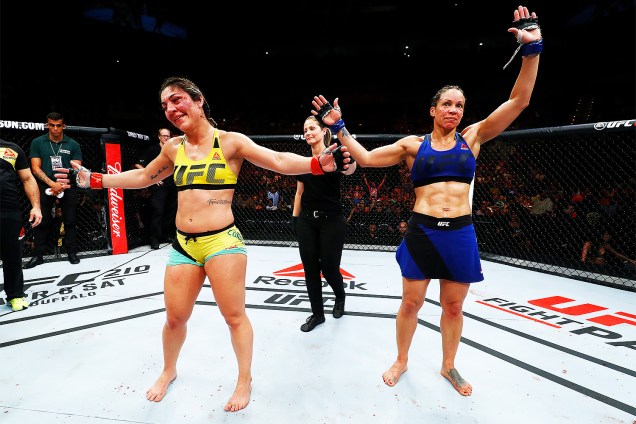 Empate entre Bethe Correia do Brasil e a americana Marion Reneaua na  edição 106 do UFC Fight Night, no CFO – Centro de Formação Olímpica, em Fortaleza - 11/03/2017