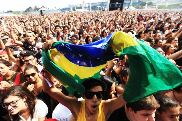 Público curte shows no segundo dia do Lollapalooza, no autódromo de Interlagos, em São Paulo