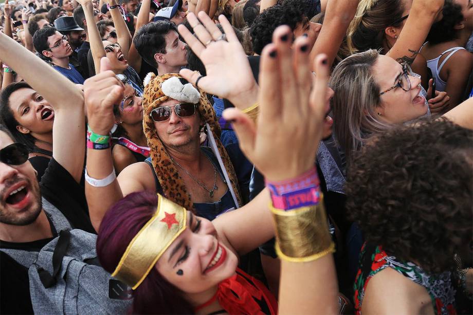 Público curte shows no segundo dia do Lollapalooza, no autódromo de Interlagos, em São Paulo