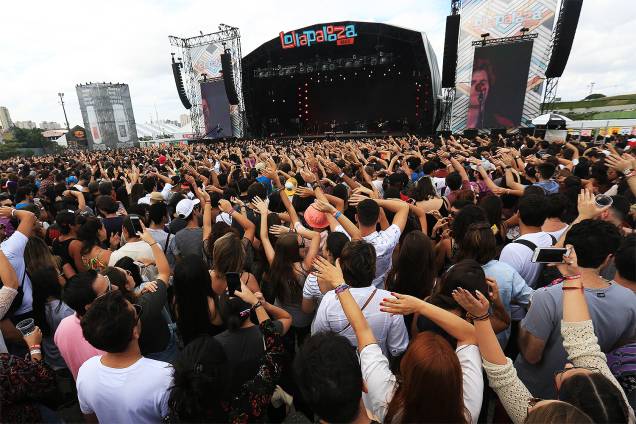 Público curte shows no segundo dia do Lollapalooza, no autódromo de Interlagos, em São Paulo Público curte shows no segundo dia do Lollapalooza, no autódromo de Interlagos, em São Paulo