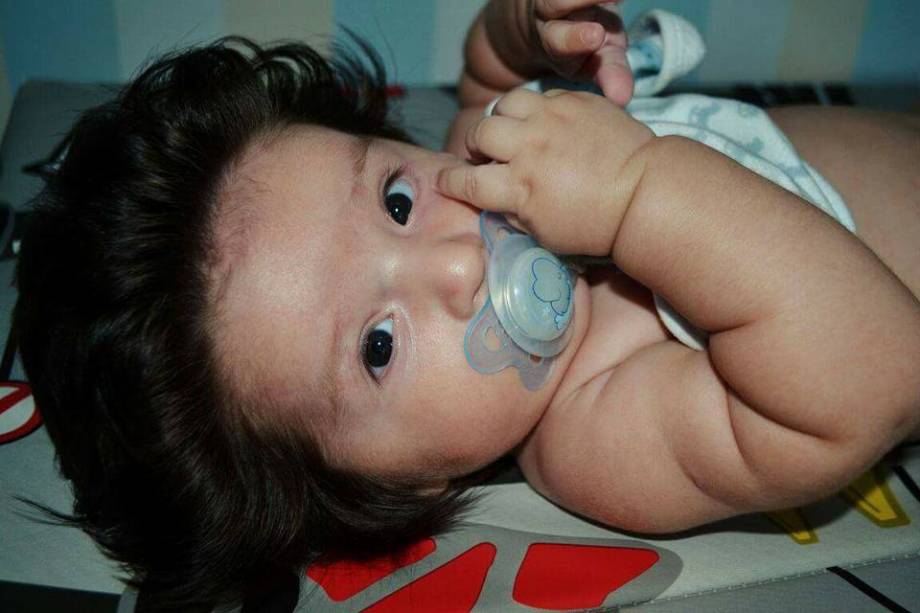 <span>O bebê Heitor Rodrigues Oliveira encantou a internet com sua cabeleira</span> <span>O bebê Heitor Rodrigues Oliveira encantou a internet com sua cabeleira</span>