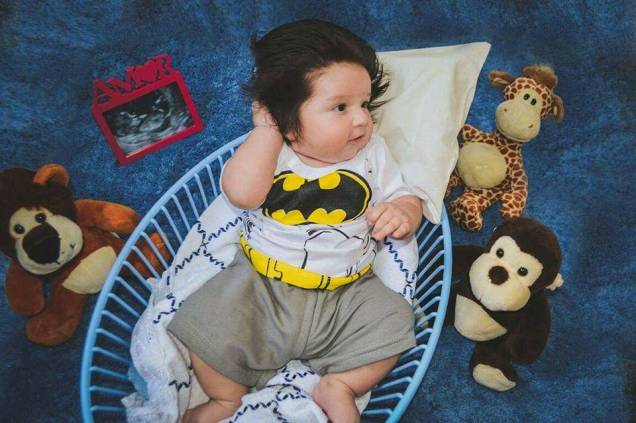 O bebê Heitor Rodrigues Oliveira encantou a internet com sua cabeleira