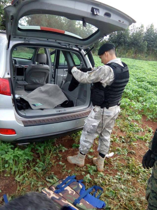 SUV encontrada em terreno durante fuga de suspeitos do assalto à Prosegur
