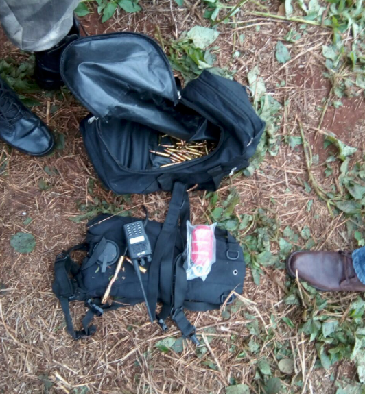 Munição e rádios encontrados pela polícia do Paraguai Munição e rádios encontrados pela polícia do Paraguai