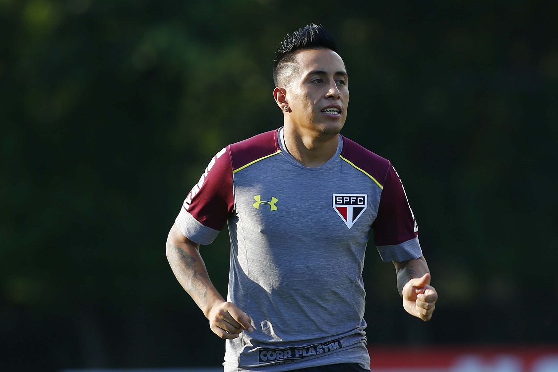 Jogador Cueva durante treino do São Paulo no CT da Barra Funda, em São Paulo