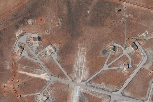 Base aérea de Al Shayrat na Síria antes dos ataques dos Estados Unidos