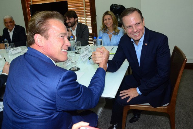 Arnold Schwarzenegger e João Doria se encontram no gabinete do prefeito de São Paulo