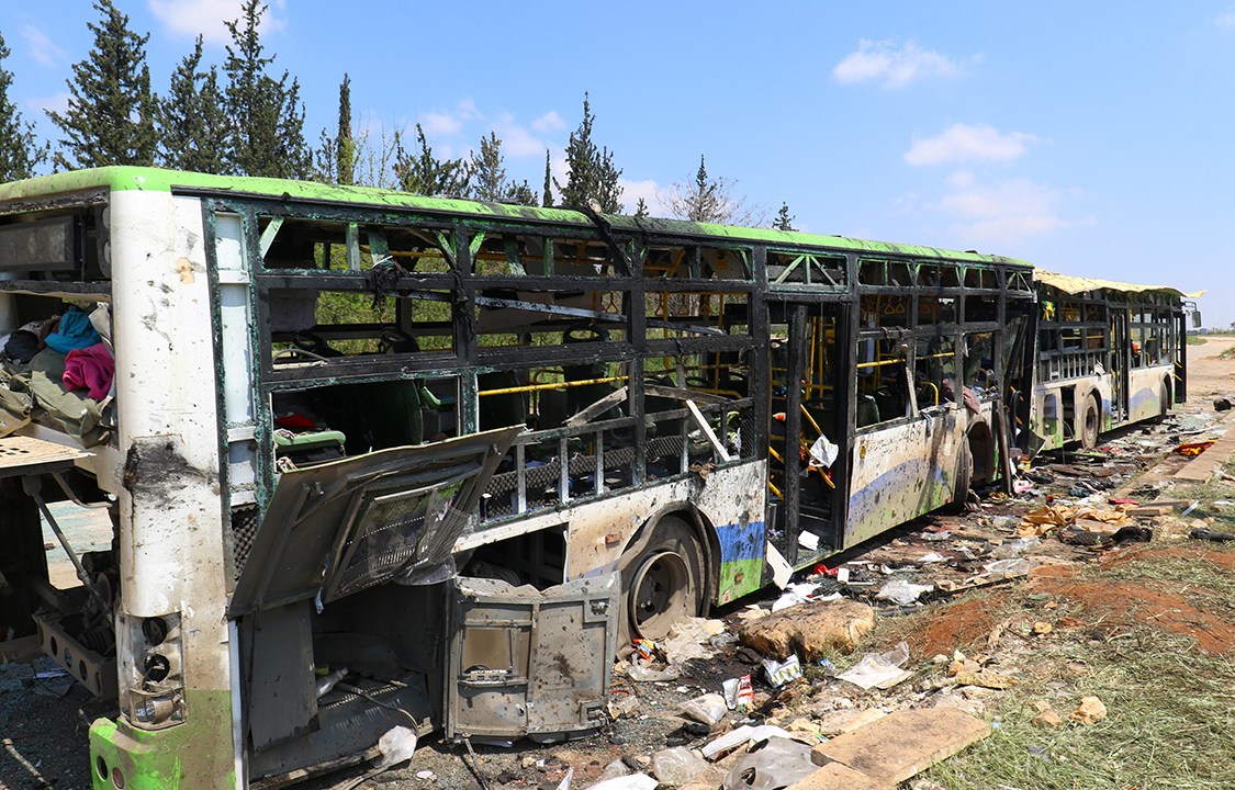 Ataque à comboio de ônibus que levavam refugiados para fora de Alepo, na Síria
