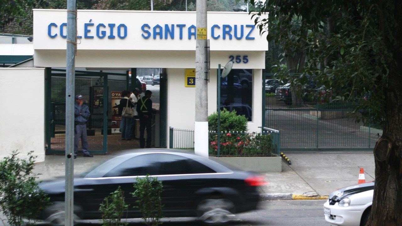 Entrada do Colégio Santa Cruz, em Pinheiros