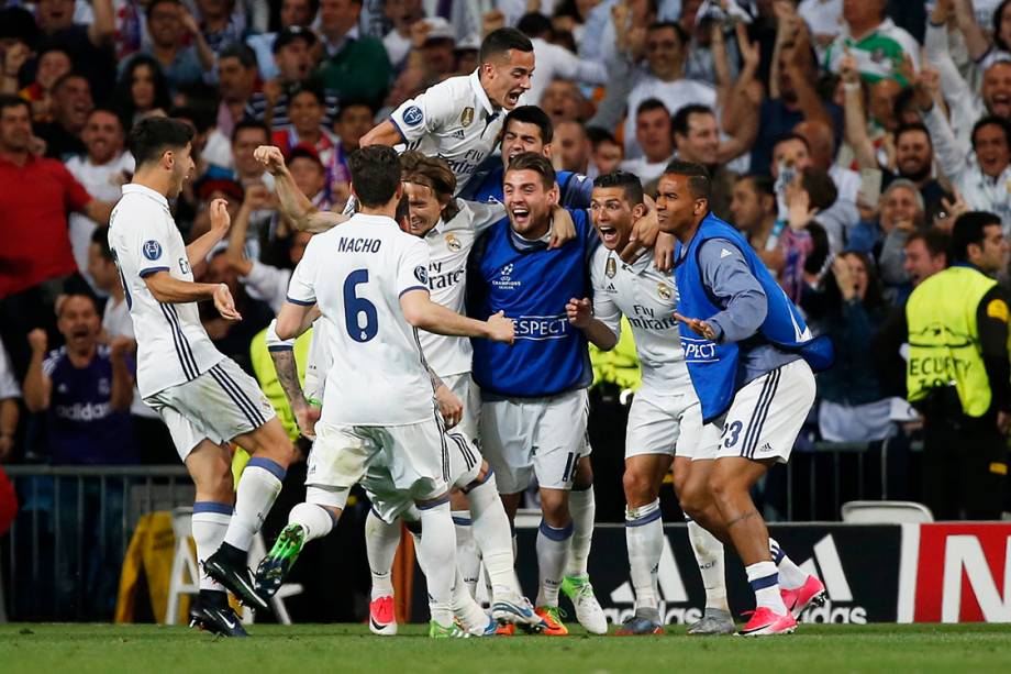 Jogadores do Real Madrid comemoram o segundo gol marcado por Cristiano Ronaldo contra o Bayern de Munique