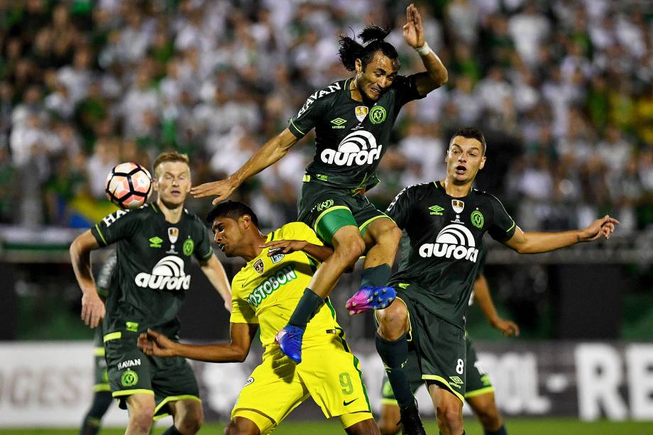 Atlético Nacional empata com Cerro e pega Chapecoense na final