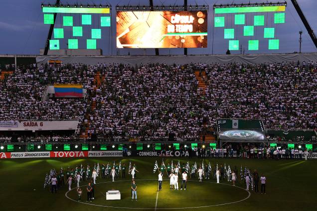 Cerimônia de homenagem feita antes de Chapecoense x Atlético Nacional, na Arena Condá, em Chapecó Cerimônia de homenagem feita antes de Chapecoense x Atlético Nacional, na Arena Condá, em Chapecó
