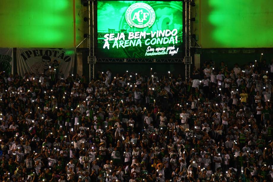 Cerimônia de homenagem feita antes de Chapecoense x Atlético Nacional, na Arena Condá, em Chapecó