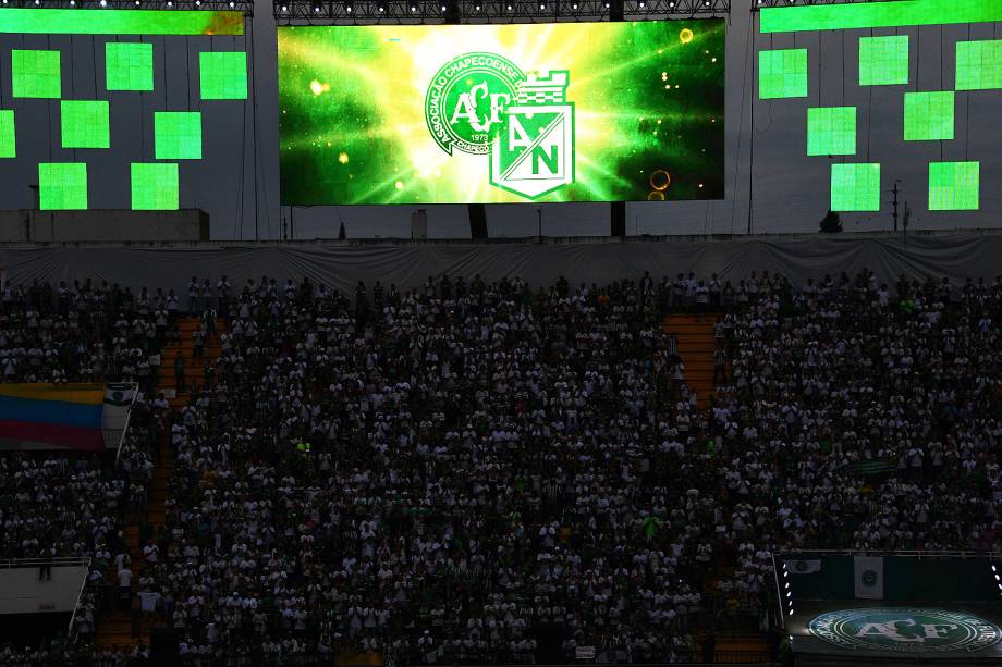 Cerimônia de homenagem feita antes de Chapecoense x Atlético Nacional, na Arena Condá, em Chapecó