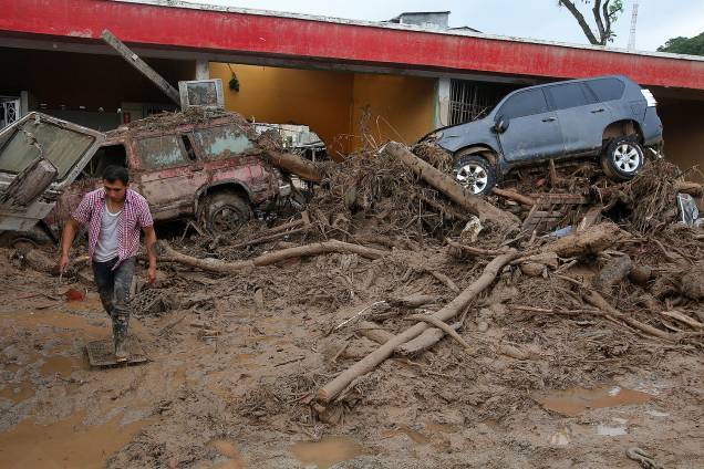 Avalanche de água e pedras causada pelo transbordamento de três rios, que destruiu vários bairros da cidade de Mocoa, capital do departamento de Putumay, na Colômbia - 02/04/2017 Avalanche de água e pedras causada pelo transbordamento de três rios, que destruiu vários bairros da cidade de Mocoa, capital do departamento de Putumay, na Colômbia - 02/04/2017
