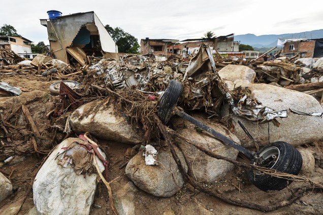 Avalanche de água e pedras causada pelo transbordamento de três rios, que destruiu vários bairros da cidade de Mocoa, capital do departamento de Putumay, na Colômbia - 02/04/2017