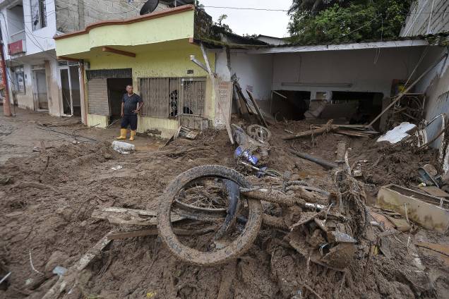 Avalanche de água e pedras causada pelo transbordamento de três rios, que destruiu vários bairros da cidade de Mocoa, capital do departamento de Putumay, na Colômbia - 02/04/2017 Avalanche de água e pedras causada pelo transbordamento de três rios, que destruiu vários bairros da cidade de Mocoa, capital do departamento de Putumay, na Colômbia - 02/04/2017