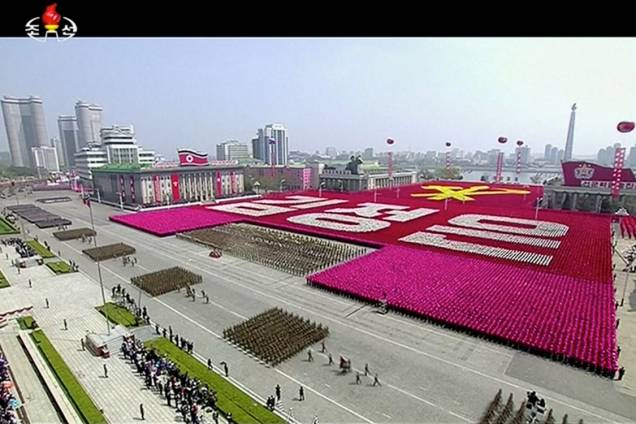 Parada militar na Coreia do Norte comemora o 105° Dia do Sol, que marca o aniversário de Kim Il Sung, ex-líder do país - 15/04/2017