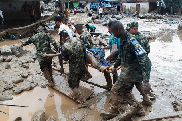 Forças armadas da Colômbia divulga imagens do trabalho das equipes de emergência em Mocoa - 01/04/2017